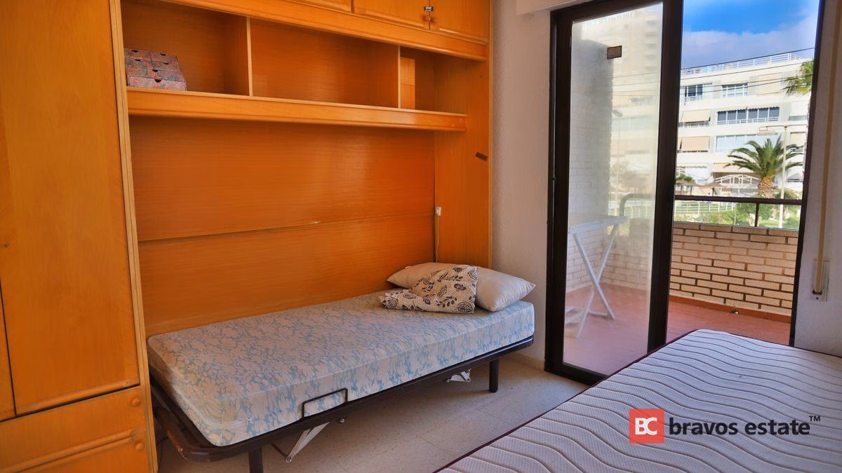 Seafront 6-Bedroom Bungalow in El Campello - 11