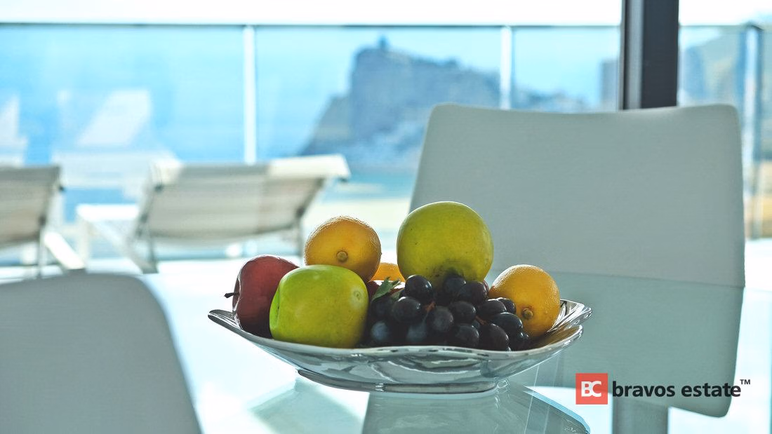 Seafront 2-Bedroom Apartment in Benidorm · 357 m² - 16