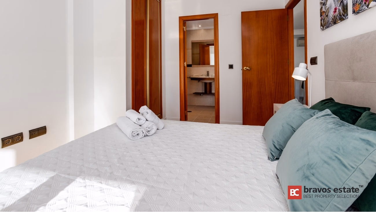 Seafront 2-Bedroom Apartment in Altea - 14