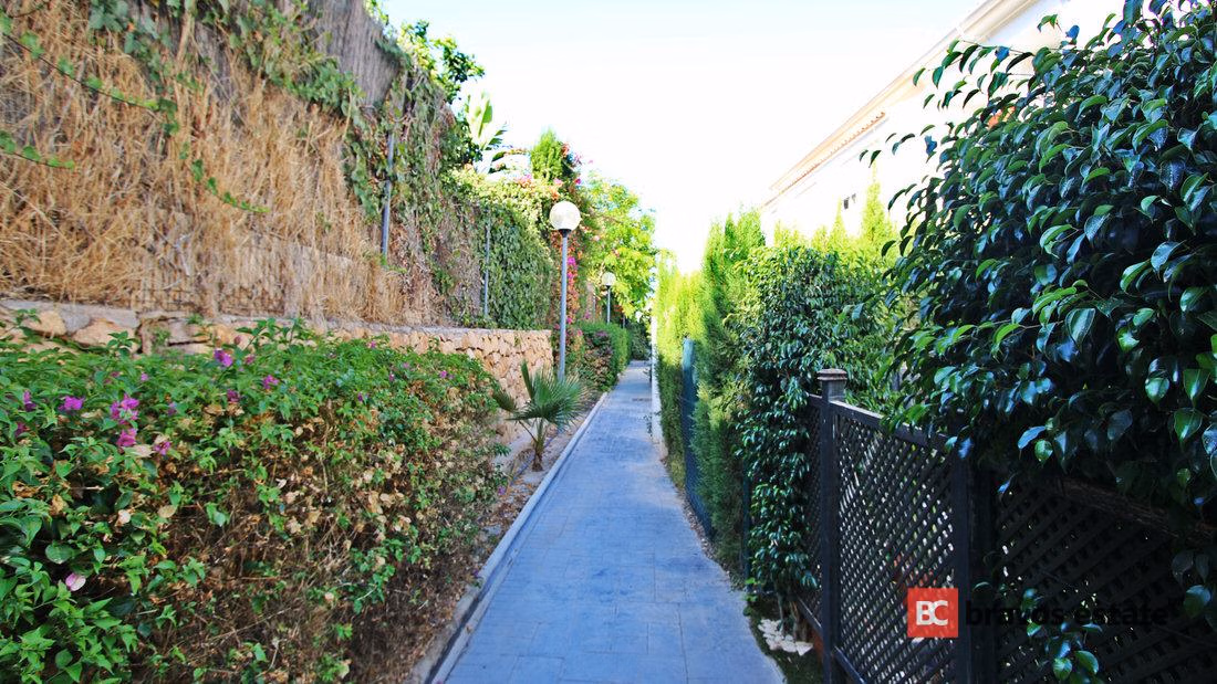 Spacious 4-Bedroom Bungalow in Playa de San Juan - 19