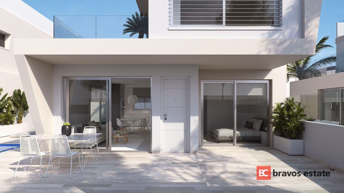 Seafront 3-Bedroom Villa in Mil Palmeras - 7