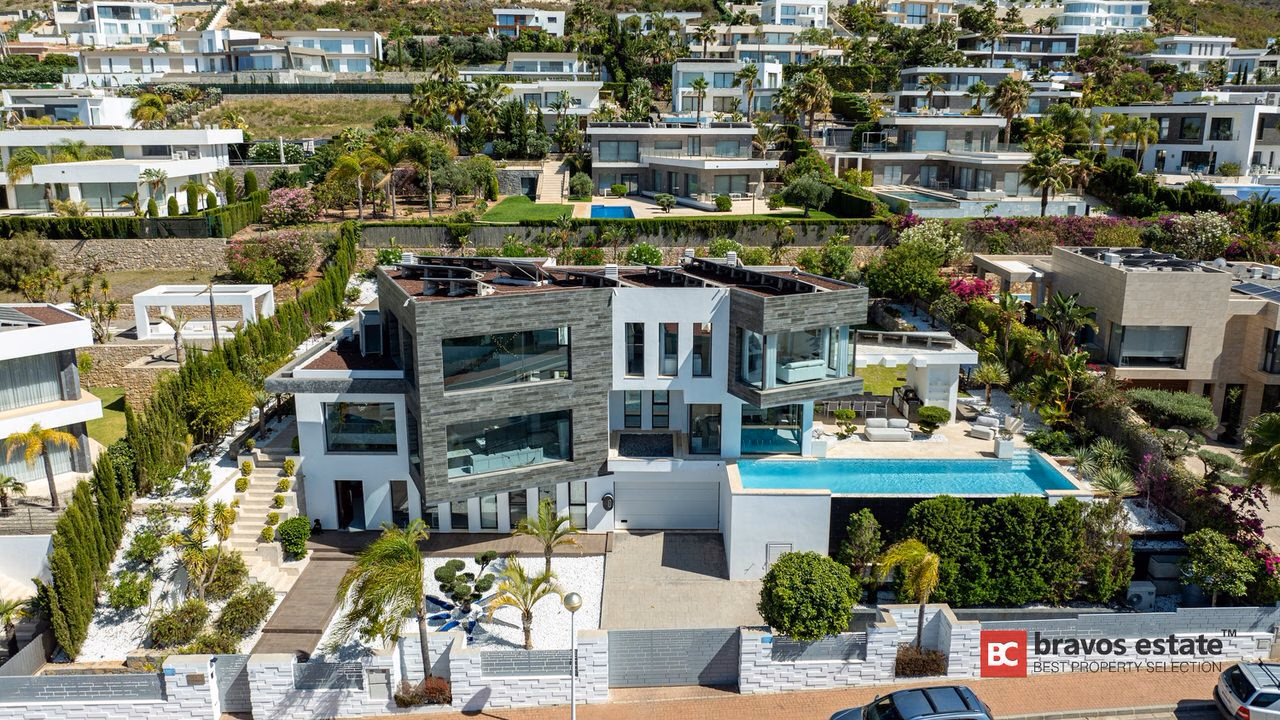 Luxury 5-Bedroom Villa in Javea - 5