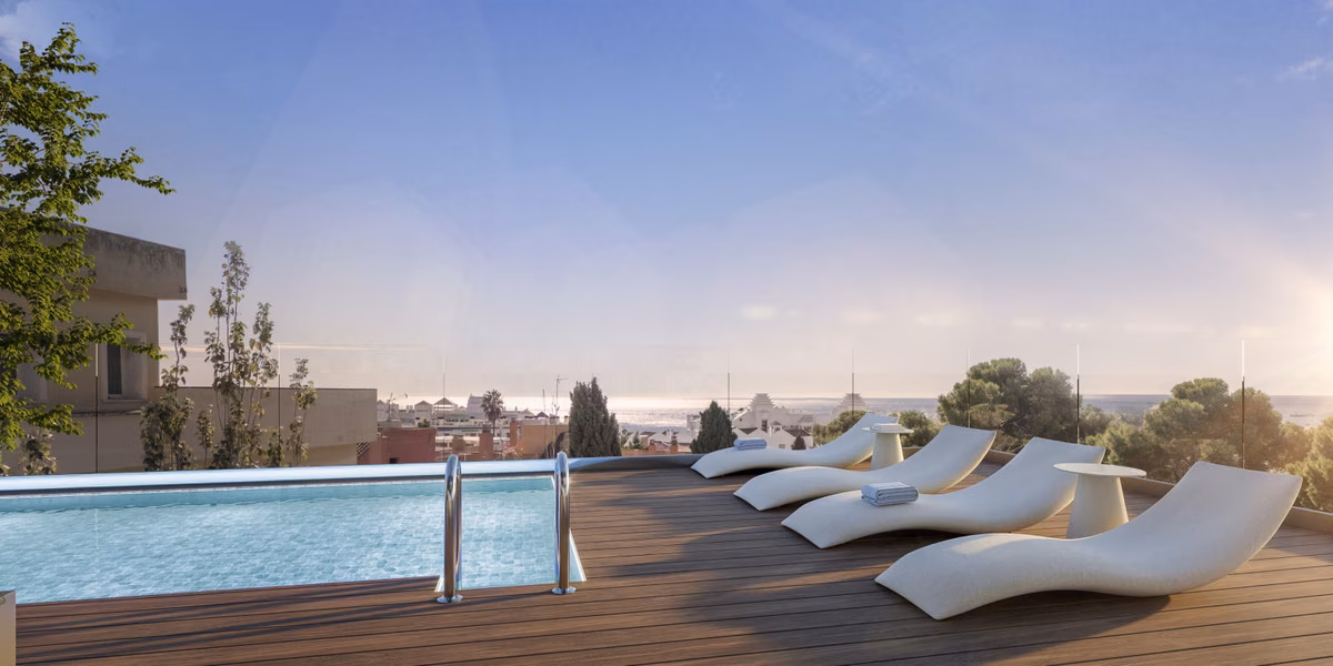 Rooftop pool with sun loungers at Ykines